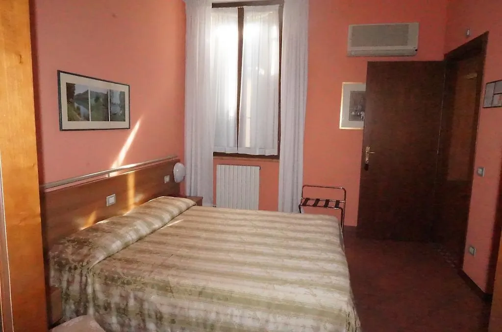 ורונה Hotel Cavour 2*,