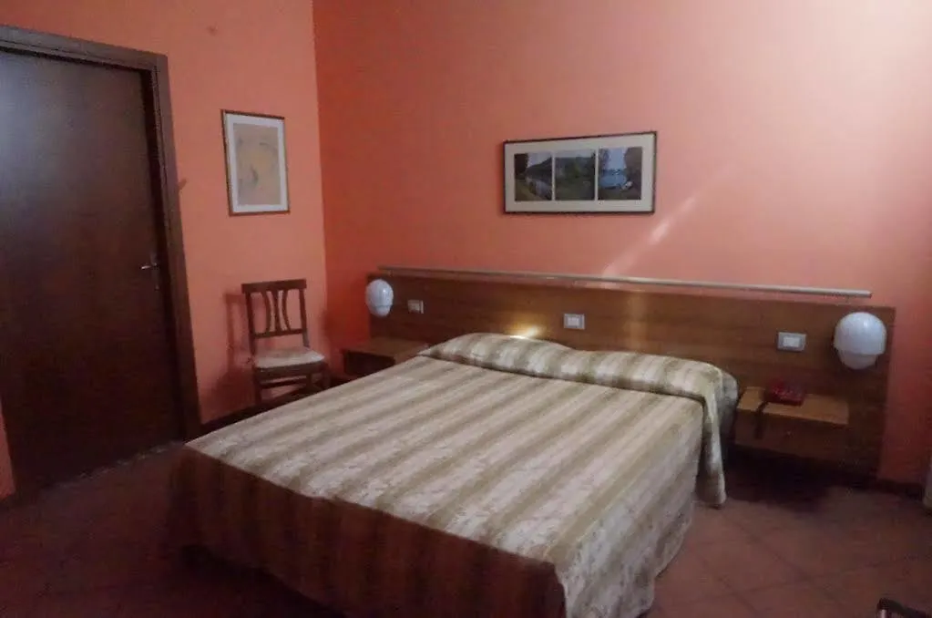 Hotel Cavour Verona 2*,  Italy