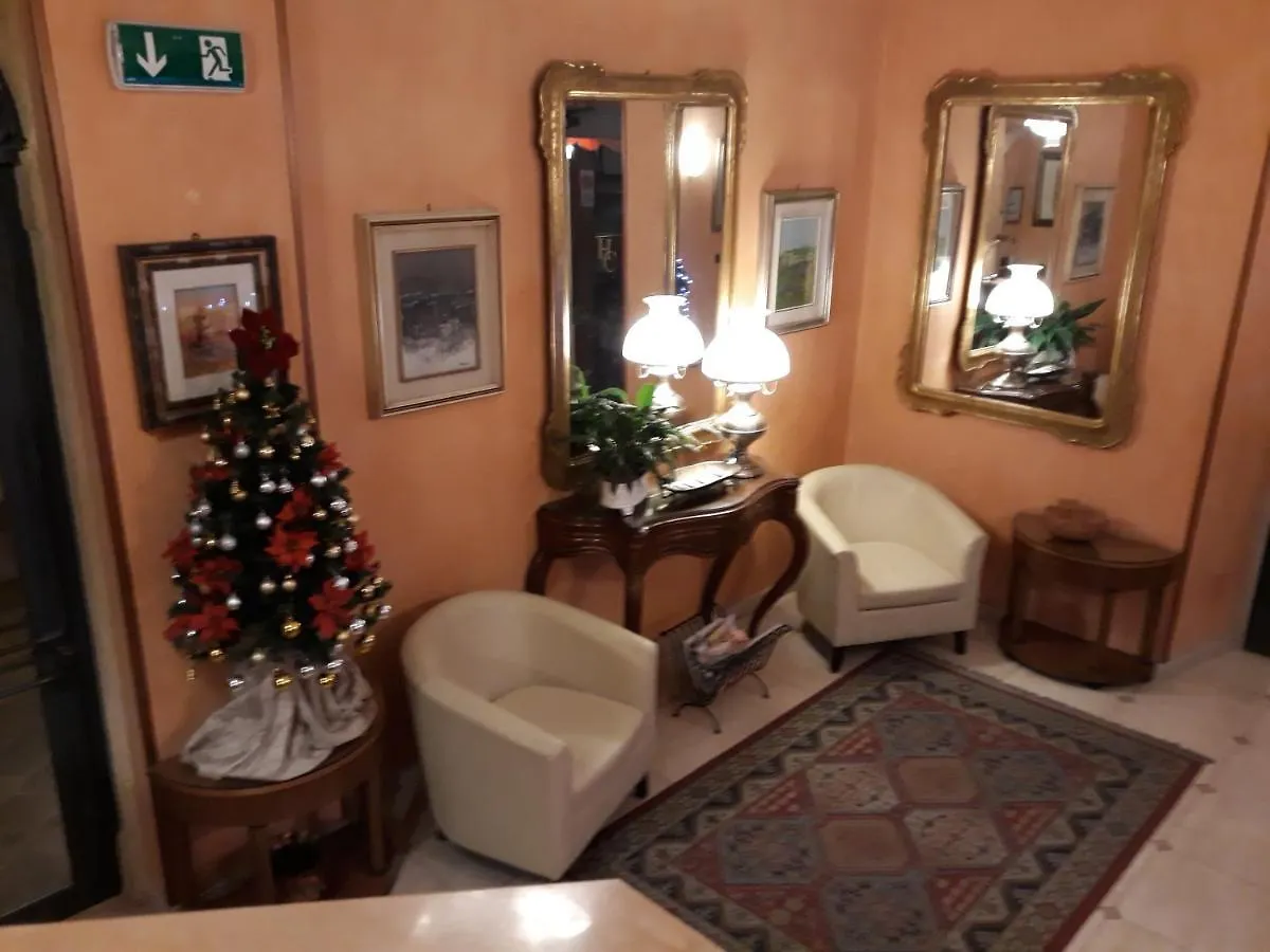 Hotel Cavour Verona 2*,  Italy