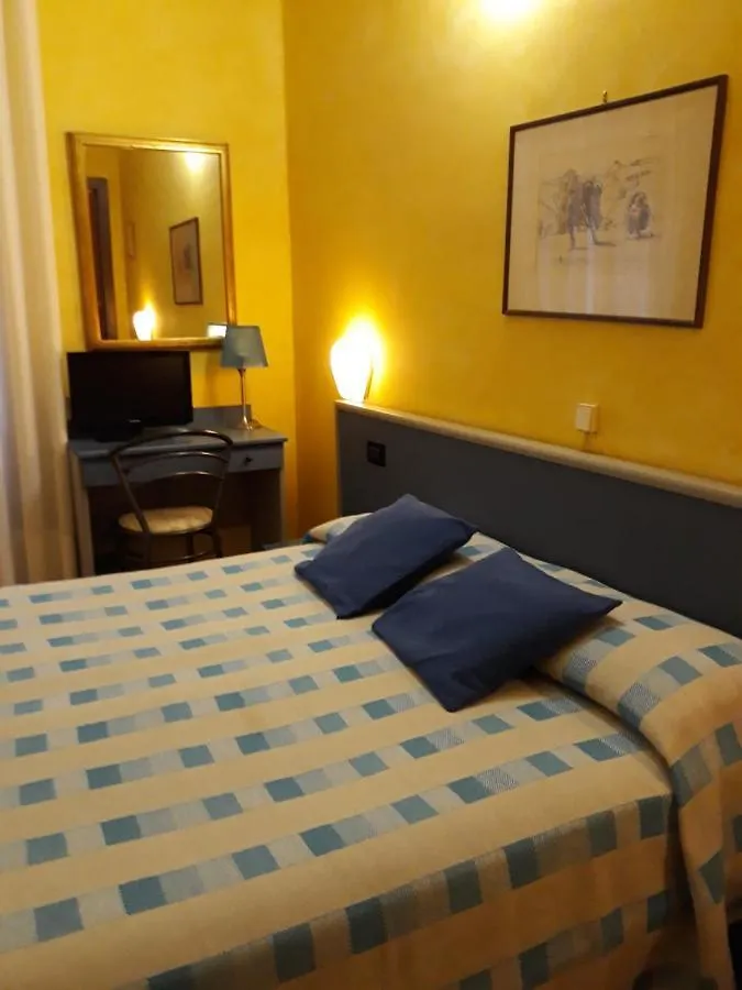 Hotel Cavour Verona 2*,