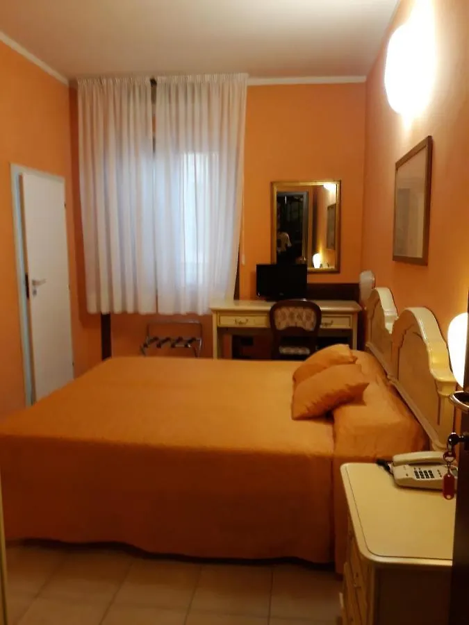 Hotel Cavour Verona 2*,