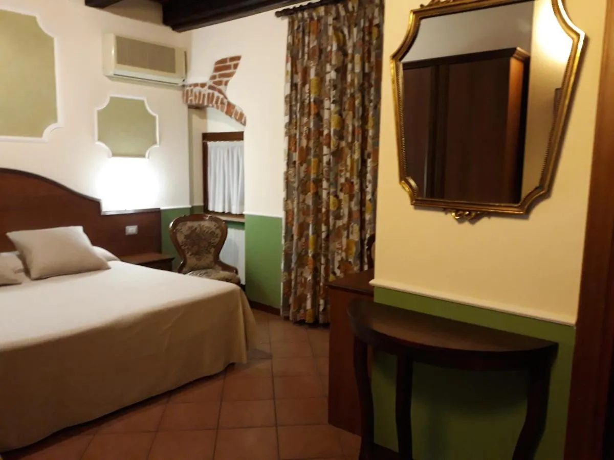 Hotel Cavour Verona 2*,  Italien