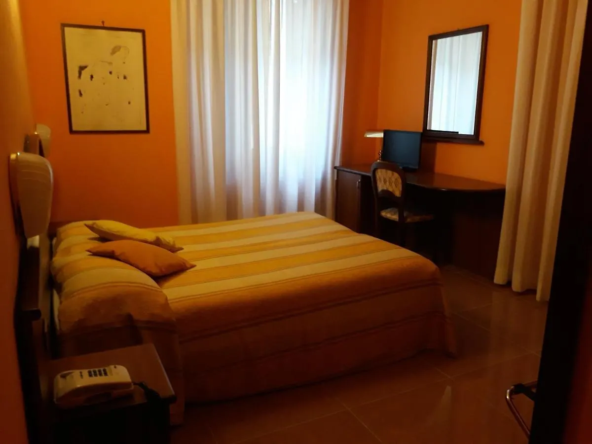 Hotel Cavour Verona 2*,